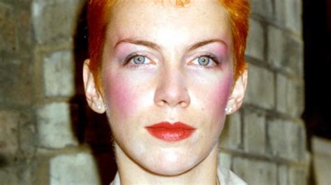 Tragic Details About Annie Lennox